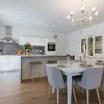 Luminous Near The Marina With Parking - 3br *