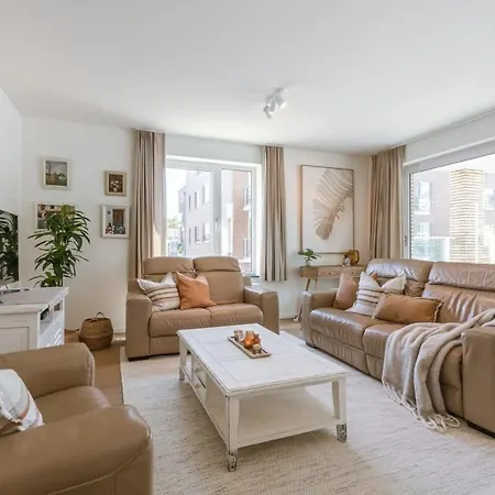 Luminous Near The Marina With Parking - 3br Lägenhet