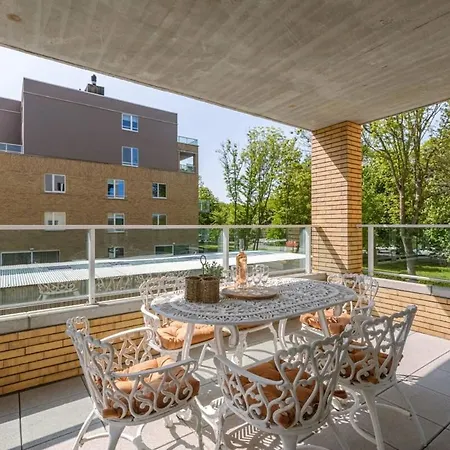 Luminous Near The Marina With Parking - 3br *