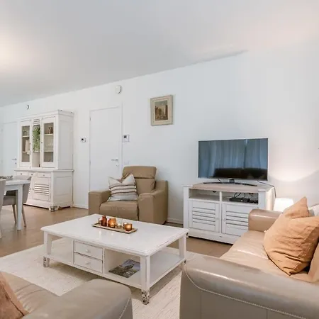 Luminous Near The Marina With Parking - 3br Lägenhet *