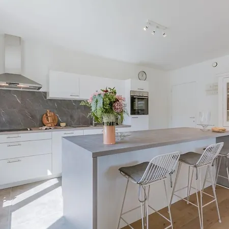 Luminous Near The Marina With Parking - 3br Apartamento Ostende