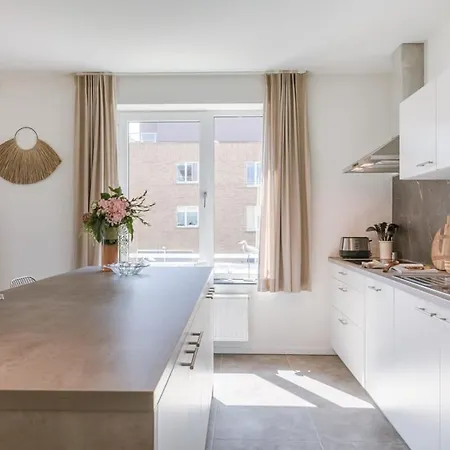 Luminous Near The Marina With Parking - 3br Daire Oostende