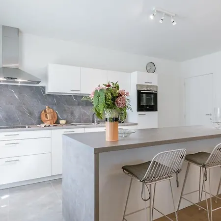 Huswell - A Luminous Near The Marina Apartment Ostend