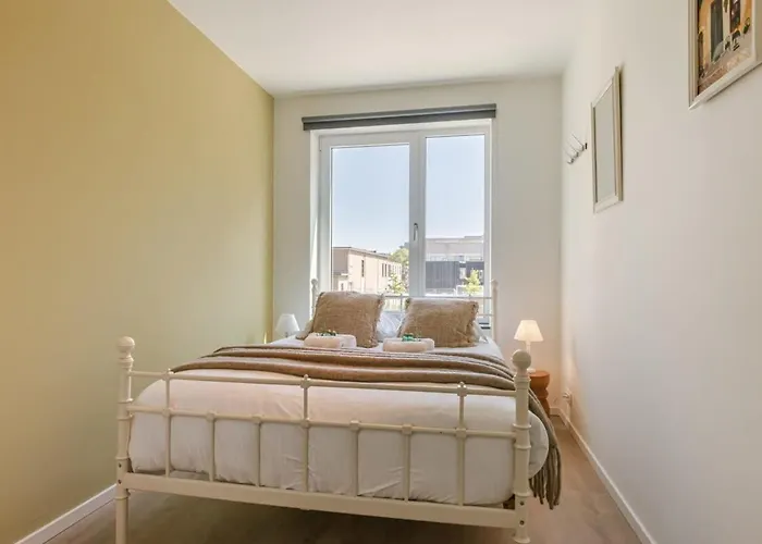 Luminous Near The Marina With Parking - 3br Appartement *