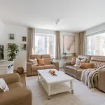 Luminous Near The Marina With Parking - 3br Apartment