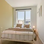 Luminous Near The Marina With Parking - 3br Apartment *